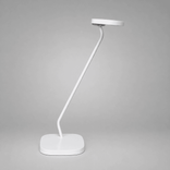 Begagnad skrivbordslampa Trace från Glamox Luxo i vitt. Mått: Bredd 18 cm, Djup 18 cm, Höjd 38 cm. 