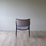 Begagnad fåtölj Jig från Massproductions. Mått: Sittbredd: 62,9 cm, Sittdjup: 62,5 cm, Höjd: 76 cm, Sitthöjd: 38 cm. 