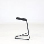 Begagnad barstol Add från Lammhults i svart. Mått: bordshöjd 90 cm. Höjd 67 cm, bredd 36 cm och djup 36 cm. 