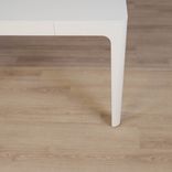 Begagnat konferensbord Ava från Materia i vitt. Mått: bredd 140 cm, djup 140 cm och höjd 74 cm. 