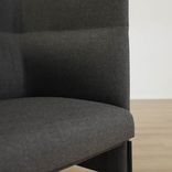 Begagnad fåtölj med hög rygg från Arflex. I mörkt grått tyg. Mått: bredd 81 cm, djup 74 cm, sittdjup 59 cm. Ryggen ger ökad komfort och privatliv. 