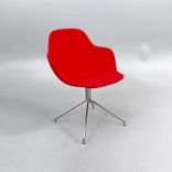 Begagnad konferensstol Palma från Offecct i rött med underrede i krom. Mått: Bredd 60 cm, Djup 64 cm, Höjd 81 cm, Sitthöjd 45 cm. 