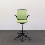 Begagnad kontorsstol Cobi från Steelcase i grönt. Mått: Sitthöjd: 59-83 cm, Sittdjup: 50 cm, Sittbredd: 50 cm. 