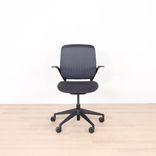 Begagnad kontorsstol Cobi från Steelcase. Mått: sitthöjd 39,5–52 cm. 