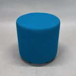 Begagnad sittpuff Bongo från Johanson Design i turkos. Mått: diameter 45 cm, sitthöjd 45 cm. 