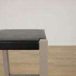 Begagnad Barstol från Tärnsjö Garveri klädd i svart garvat läder, stativ i trä/metall. Mått: höjd 64 cm, bredd 36 cm samt djup 36 cm.  