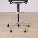 Begagnad kontorsstol Setu från Herman Millers. I svart mesh med svart fot. Mått: Höjd: 128 cm, Sitthöjd: 68-89 cm, Sittbredd: 48 cm, Rygghöjd: 46 cm. 