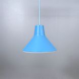 Begagnad taklampa från Luceplan, modell Archetype. Blålackerad yta, matt insida. Mått: diameter 31 cm, höjd 23 cm. 
