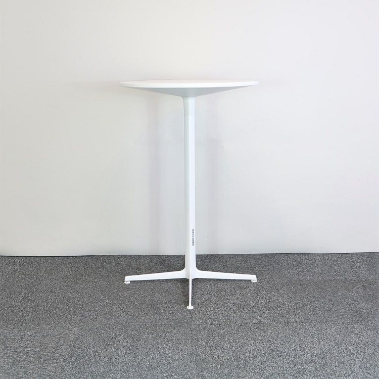 Begagnat runt barbord Wim från Arper i vitt. Mått: diameter 70 cm och höjd 105 cm.