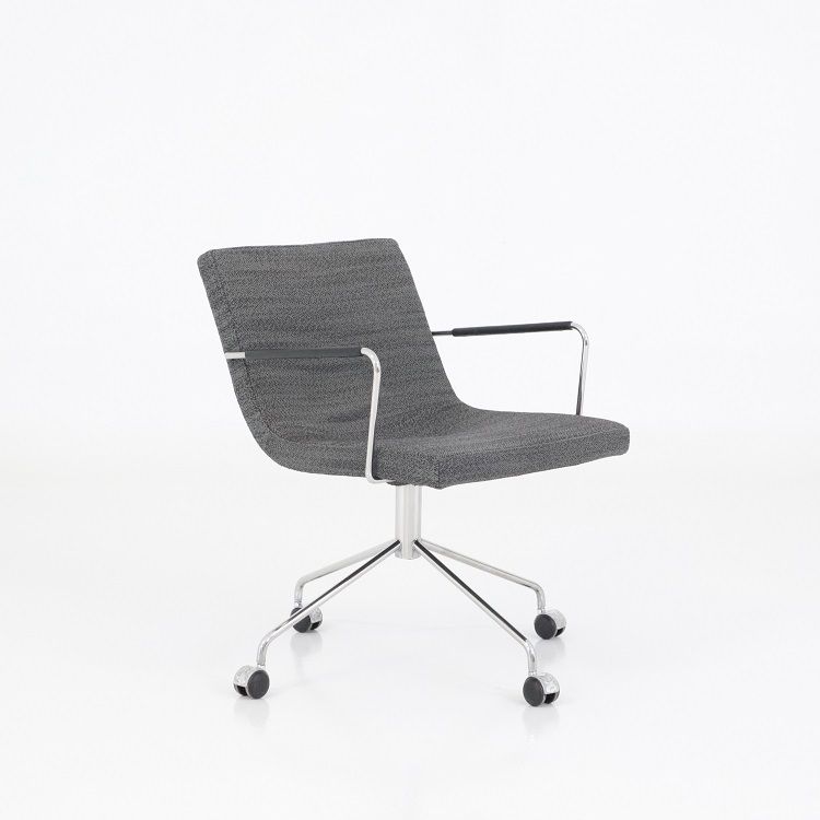 Begagnad stol med hjul Bond från Offecct i grått tyg, kromat stativ och 5-kryssfot. Mått: Höjd 79 cm och sitthöjd 46 cm. 