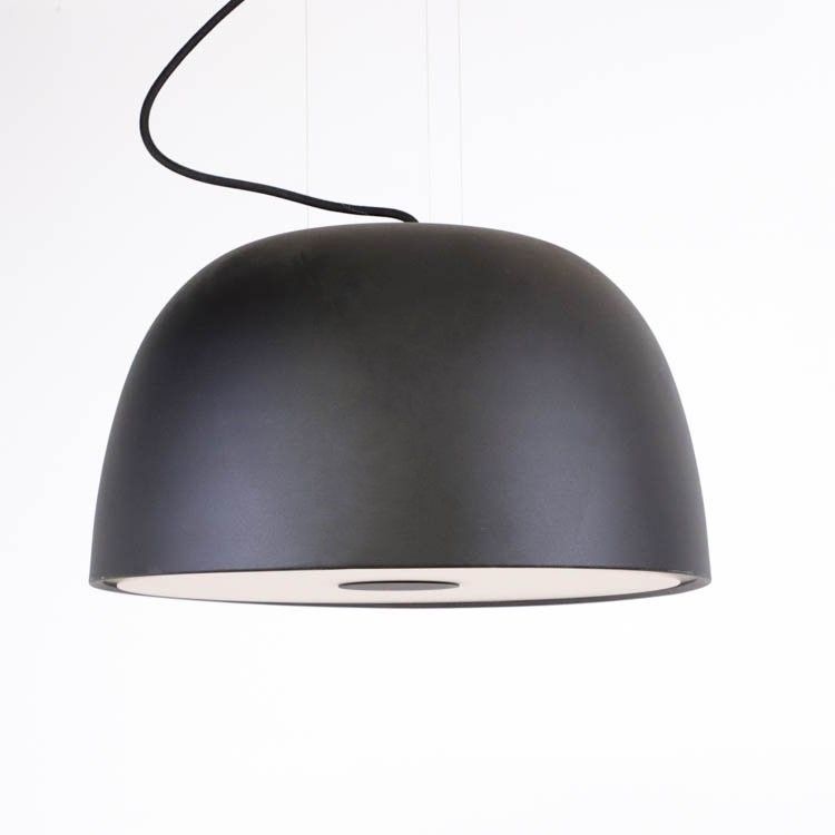 Begagnad taklampa Bell i svart från Örsjö Belysning. Mått: diameter 56 cm och höjd 33 cm.